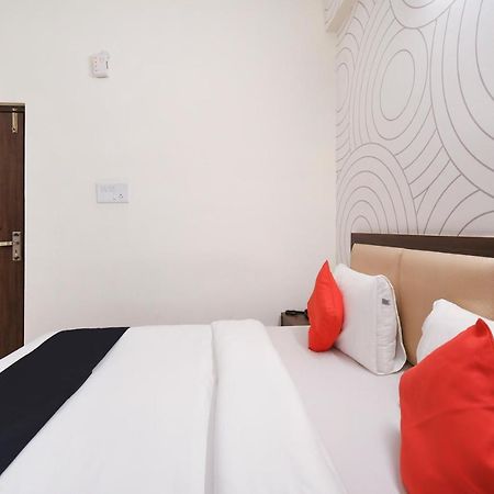 Capital O 70097 Sudha Inn Лакхнау Экстерьер фото