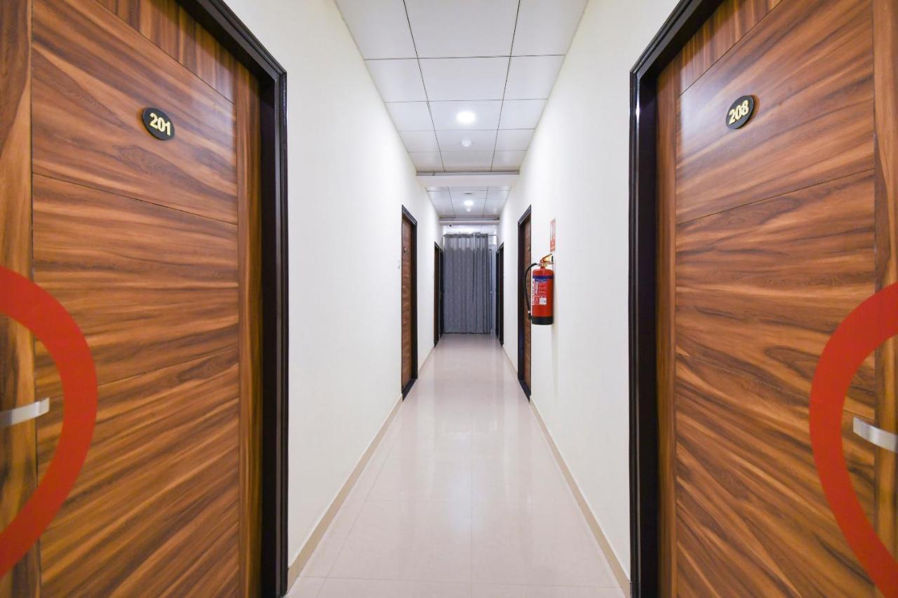Capital O 70097 Sudha Inn Лакхнау Экстерьер фото